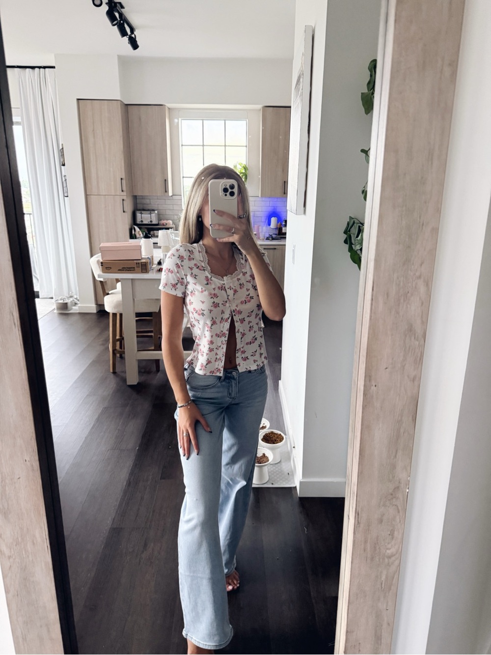 White Floral Button Front Top (Size Small)